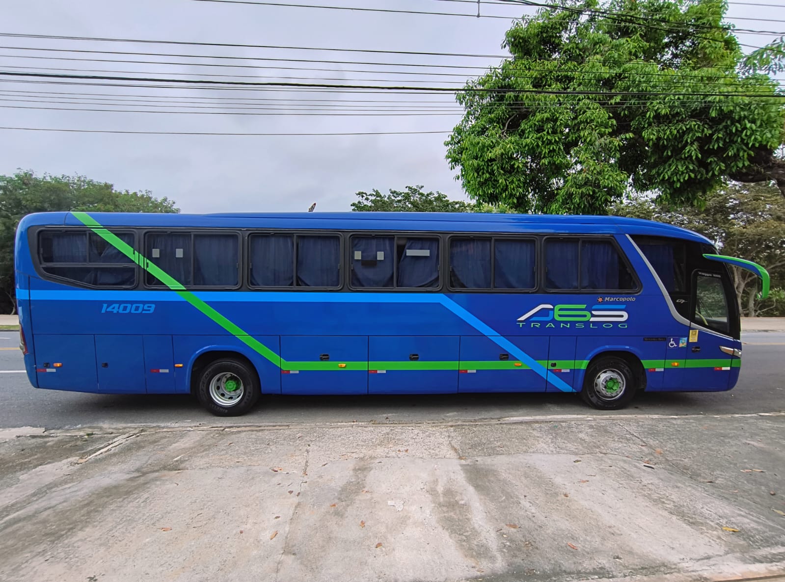 ÔNIBUS 14009 - Lateral direita.jpeg